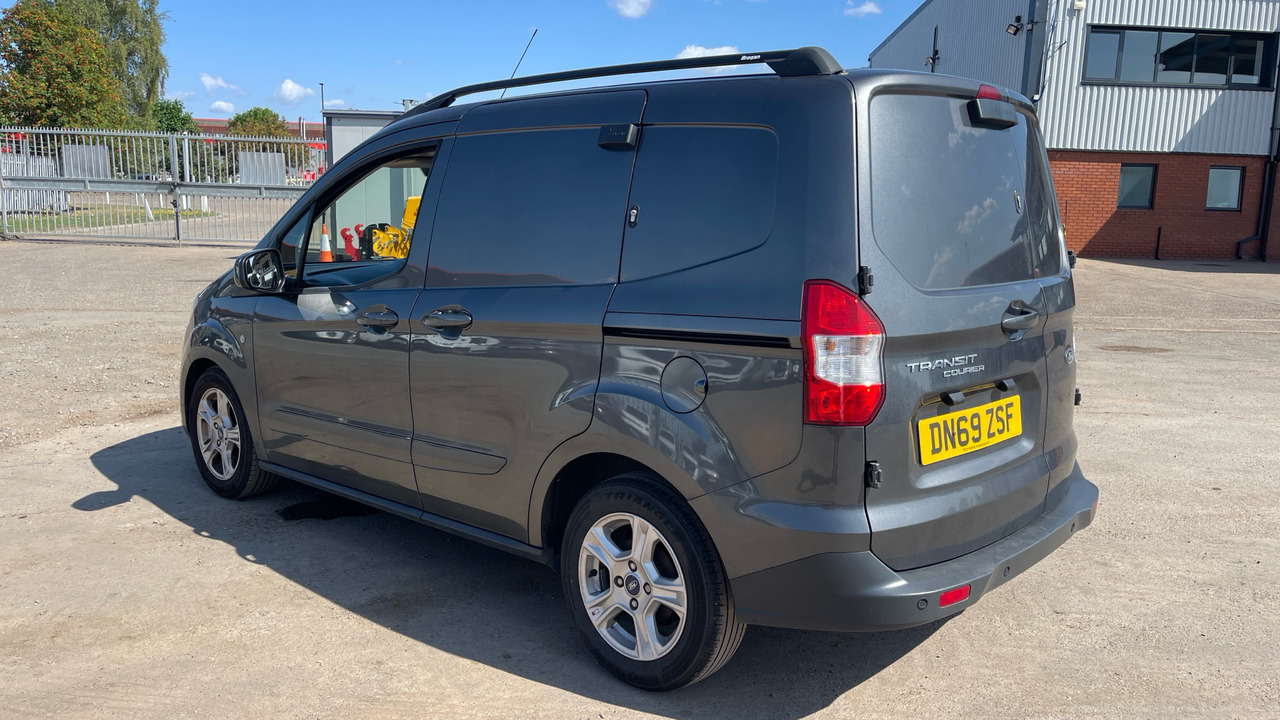 FORD TRANSIT COURIER 1.5 TDCi 100PS - Fourgonnette: photos 3 FORD TRANSIT COURIER 1.5 TDCi 100PS - Fourgonnette: photos 3