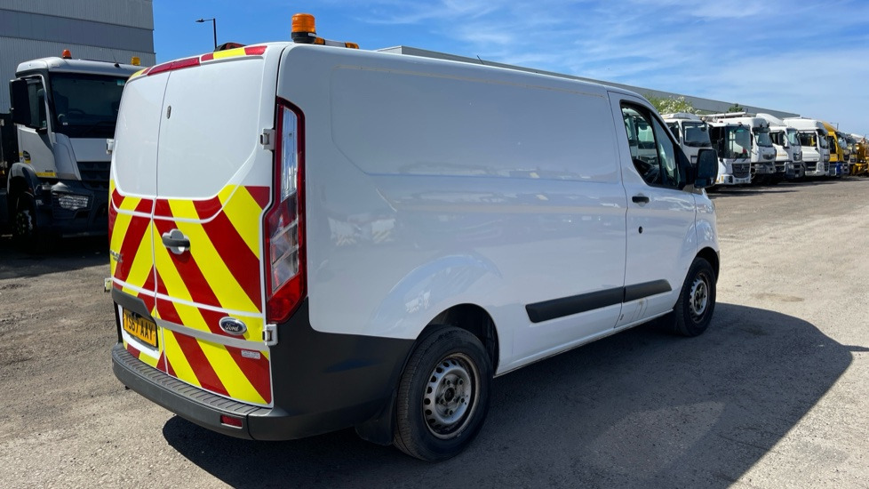 FORD TRANSIT CUSTOM 290 2.0 TDCI 105PS - Fourgon utilitaire: photos 4 FORD TRANSIT CUSTOM 290 2.0 TDCI 105PS - Fourgon utilitaire: photos 4