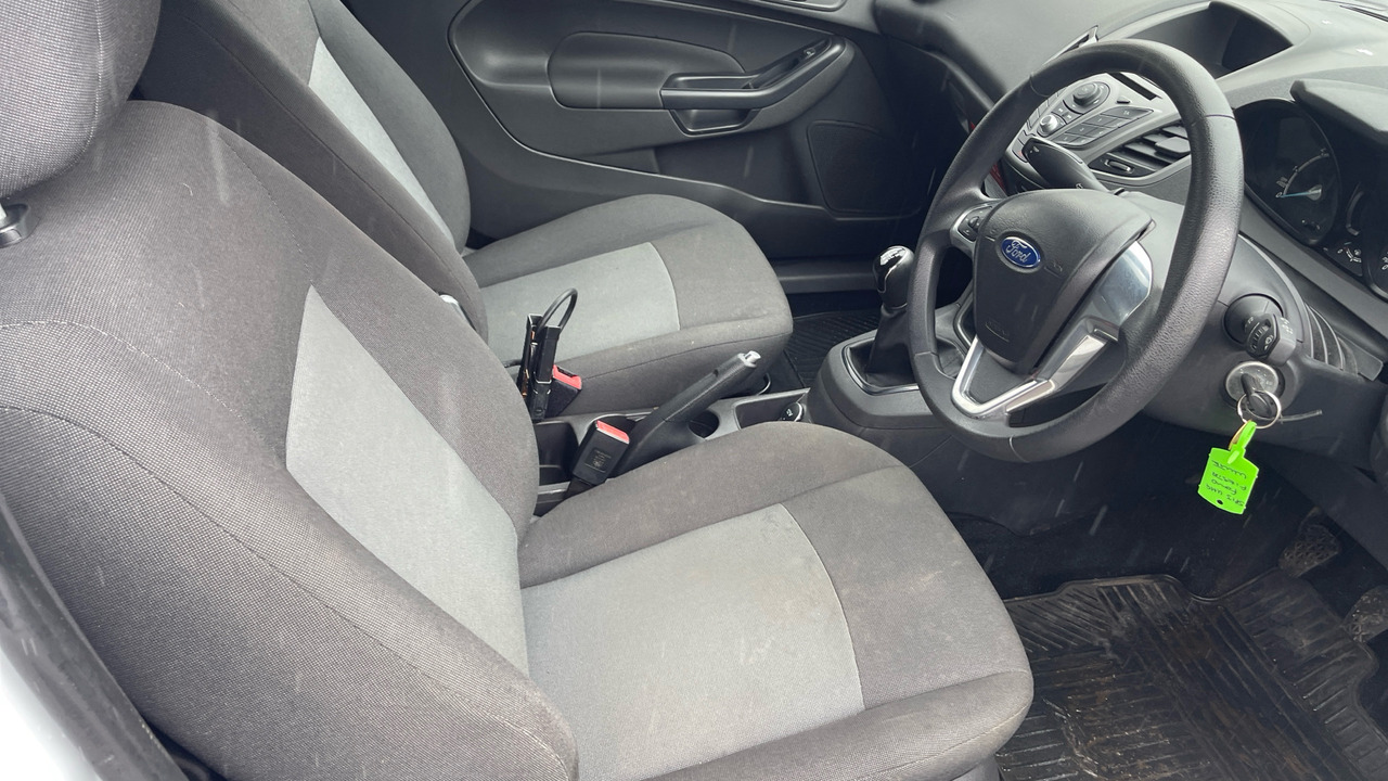 Ford Fiesta Base 1.5 TDCi 75ps - Voiture: photos 5 Ford Fiesta Base 1.5 TDCi 75ps - Voiture: photos 5