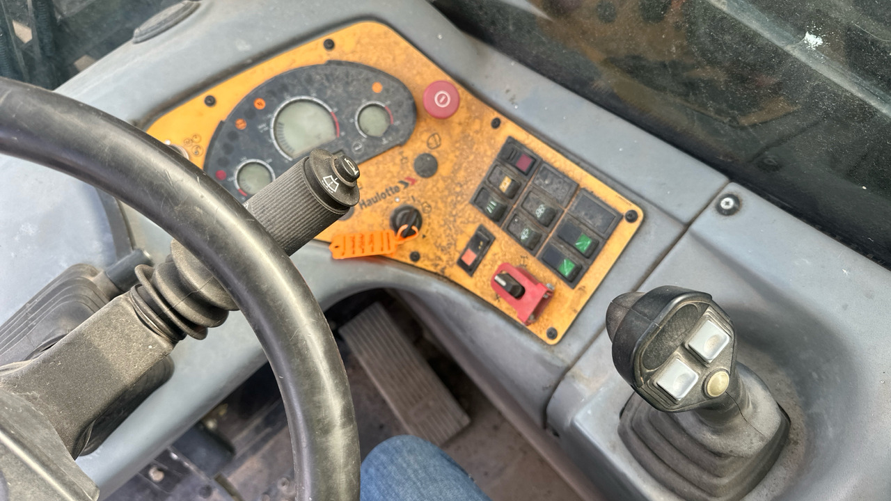 Chariot télescopique HAULOTTE HTL 4014: photos 7 Chariot télescopique HAULOTTE HTL 4014: photos 7