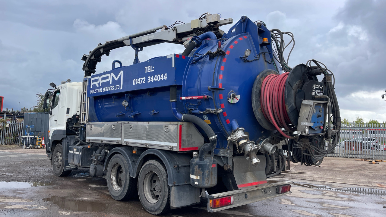 HINO 700 2838 - Camion hydrocureur: photos 3 HINO 700 2838 - Camion hydrocureur: photos 3