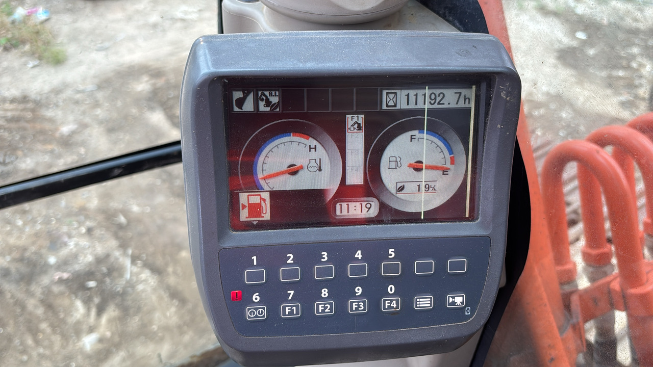 HITACHI ZX180 LC-3 - Pelle sur chenille: photos 1 HITACHI ZX180 LC-3 - Pelle sur chenille: photos 1