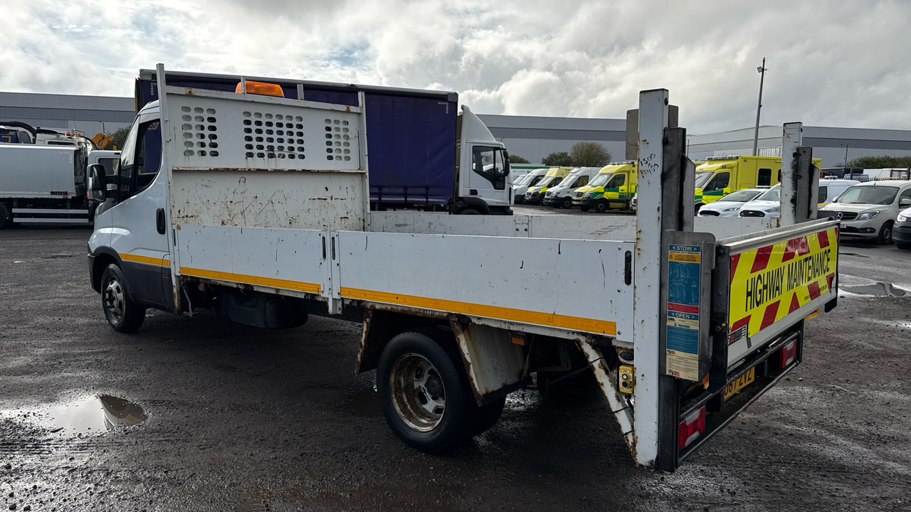 IVECO DAILY 35-120 2.3 3750WB - Utilitaire plateau: photos 3 IVECO DAILY 35-120 2.3 3750WB - Utilitaire plateau: photos 3