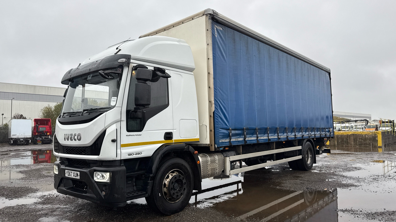 IVECO EUROCARGO 180-250 - Camion à rideaux coulissants: photos 2 IVECO EUROCARGO 180-250 - Camion à rideaux coulissants: photos 2