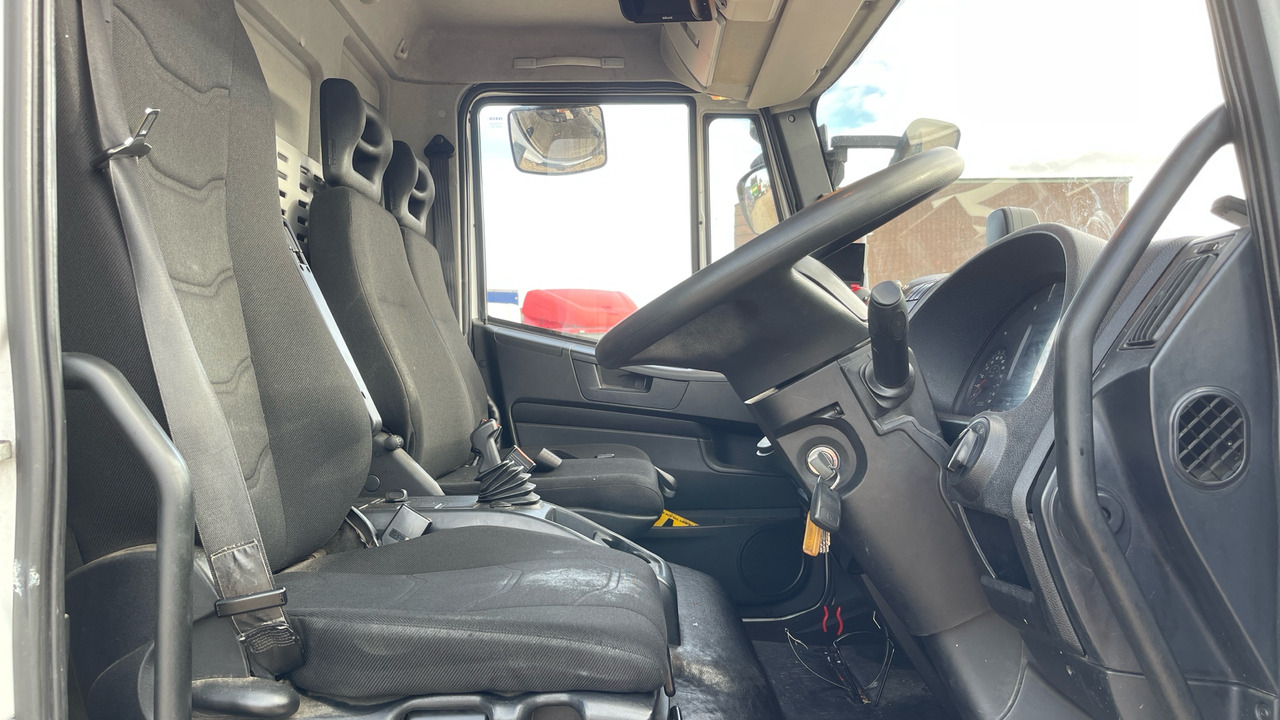 IVECO EUROCARGO 180-250 - Camion à rideaux coulissants: photos 5 IVECO EUROCARGO 180-250 - Camion à rideaux coulissants: photos 5