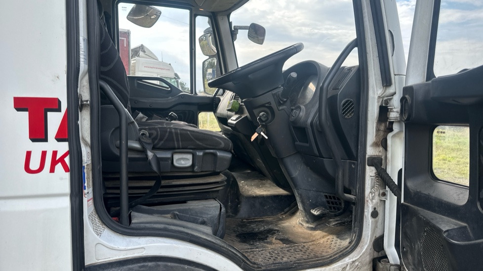 IVECO EUROCARGO 75E16 - Camion à rideaux coulissants: photos 5 IVECO EUROCARGO 75E16 - Camion à rideaux coulissants: photos 5