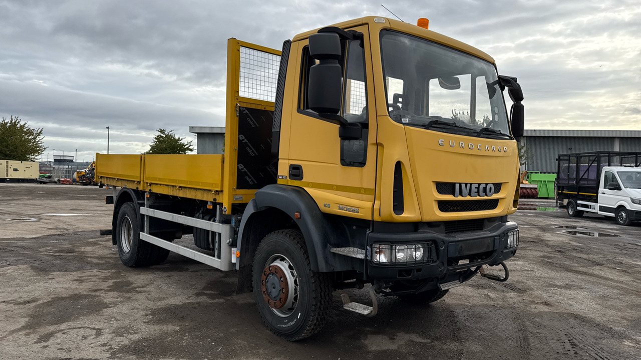 Iveco Eurocargo 150E25 - Camion plateau: photos 1 Iveco Eurocargo 150E25 - Camion plateau: photos 1