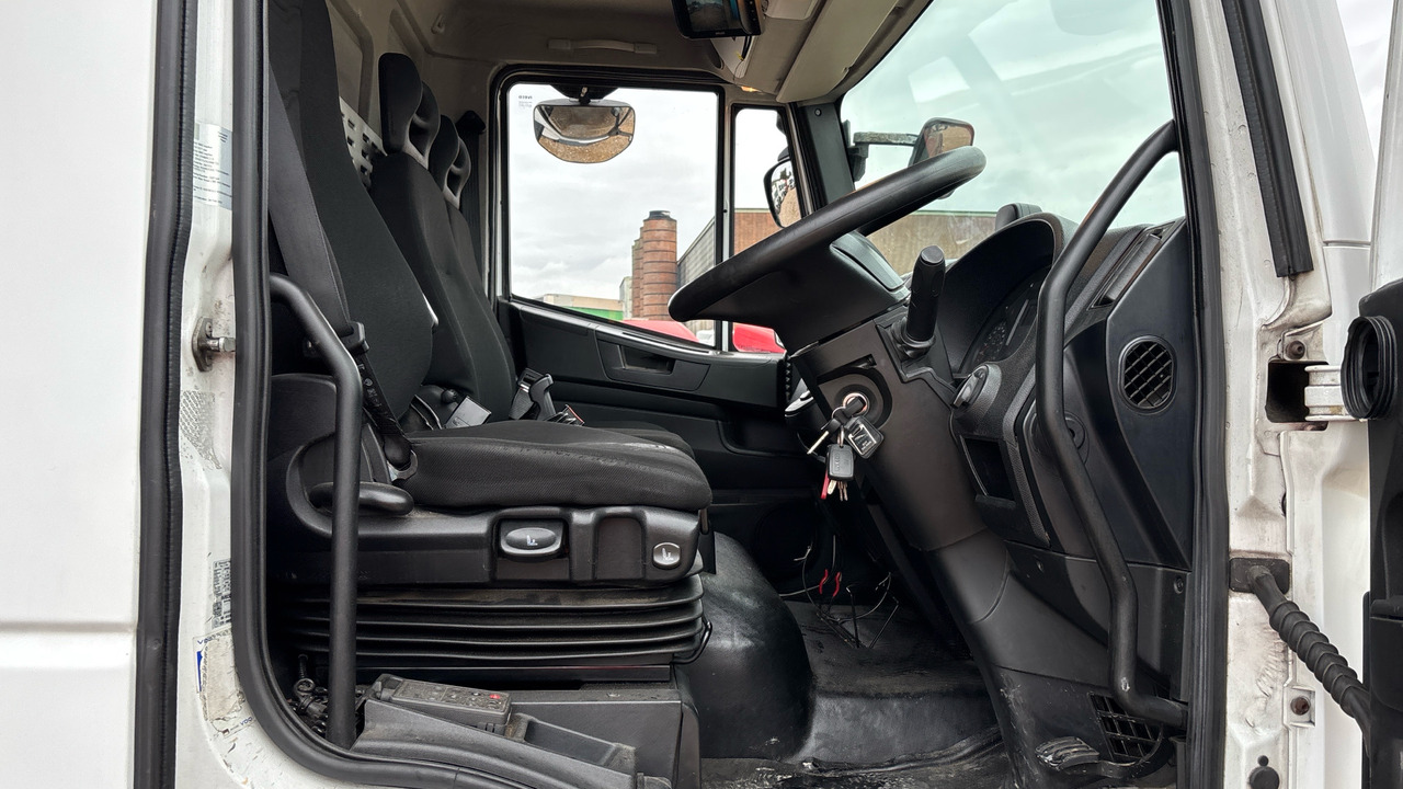 Iveco Eurocargo 180-250 - Camion à rideaux coulissants: photos 5 Iveco Eurocargo 180-250 - Camion à rideaux coulissants: photos 5