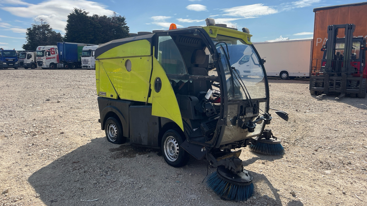 JOHNSTON - Balayeuse de voirie: photos 2 JOHNSTON - Balayeuse de voirie: photos 2