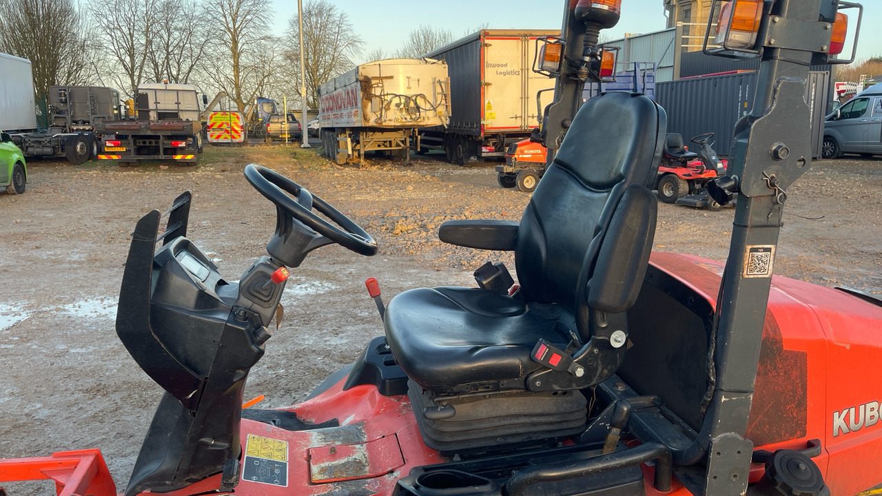 KUBOTA F3890 - Motofaucheuse: photos 5 KUBOTA F3890 - Motofaucheuse: photos 5