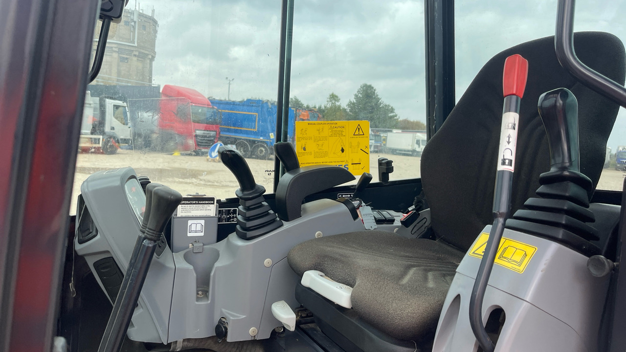 KUBOTA U27-4 - Mini pelle: photos 5 KUBOTA U27-4 - Mini pelle: photos 5