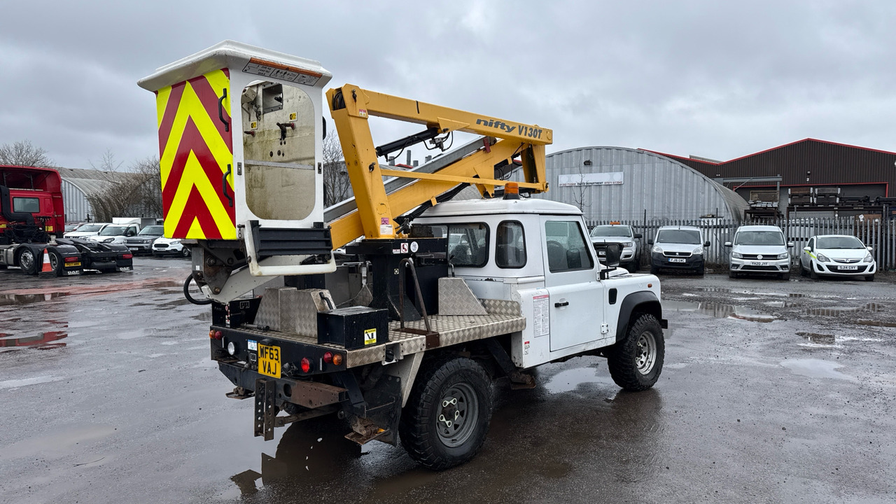 Land Rover Defender 110 HICAPACITY 2.2 TDCI - Camion avec nacelle: photos 4 Land Rover Defender 110 HICAPACITY 2.2 TDCI - Camion avec nacelle: photos 4