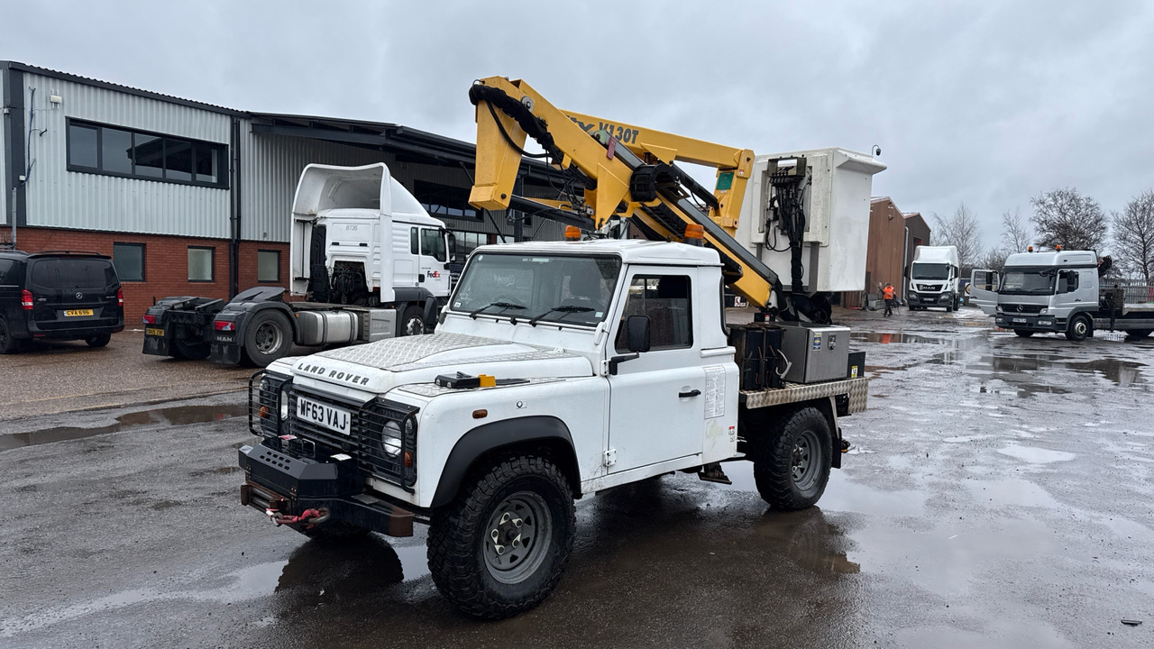 Land Rover Defender 110 HICAPACITY 2.2 TDCI - Camion avec nacelle: photos 2 Land Rover Defender 110 HICAPACITY 2.2 TDCI - Camion avec nacelle: photos 2