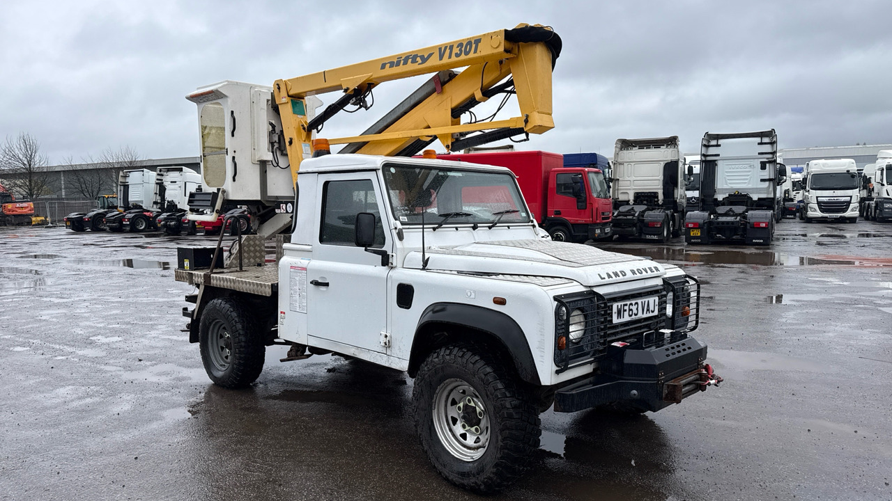 Land Rover Defender 110 HICAPACITY 2.2 TDCI - Camion avec nacelle: photos 1 Land Rover Defender 110 HICAPACITY 2.2 TDCI - Camion avec nacelle: photos 1