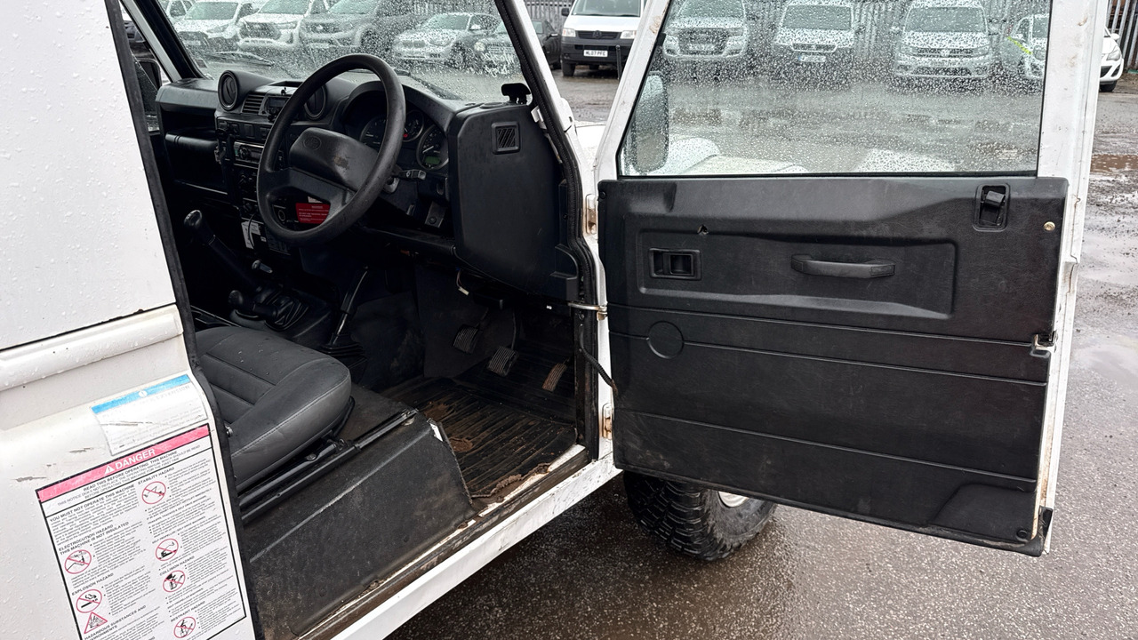 Land Rover Defender 110 HICAPACITY 2.2 TDCI - Camion avec nacelle: photos 5 Land Rover Defender 110 HICAPACITY 2.2 TDCI - Camion avec nacelle: photos 5