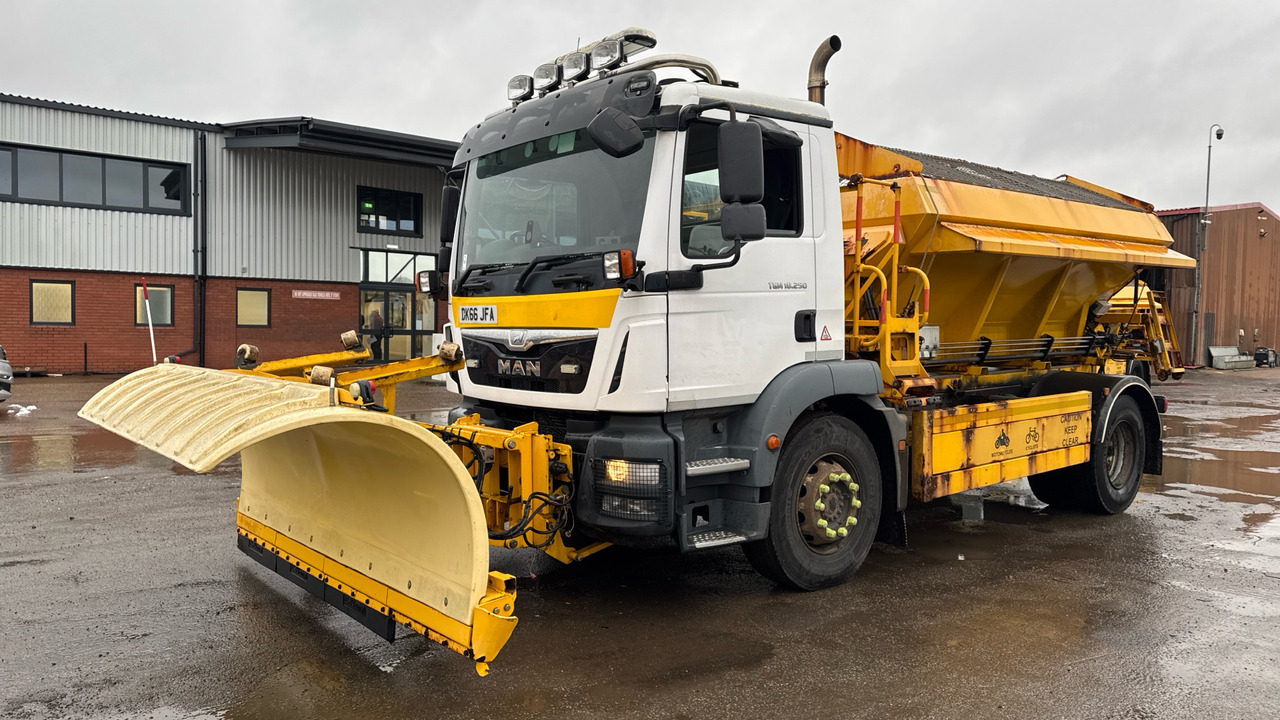 MAN TG-M 18.250 - Engin de déneigement: photos 2 MAN TG-M 18.250 - Engin de déneigement: photos 2