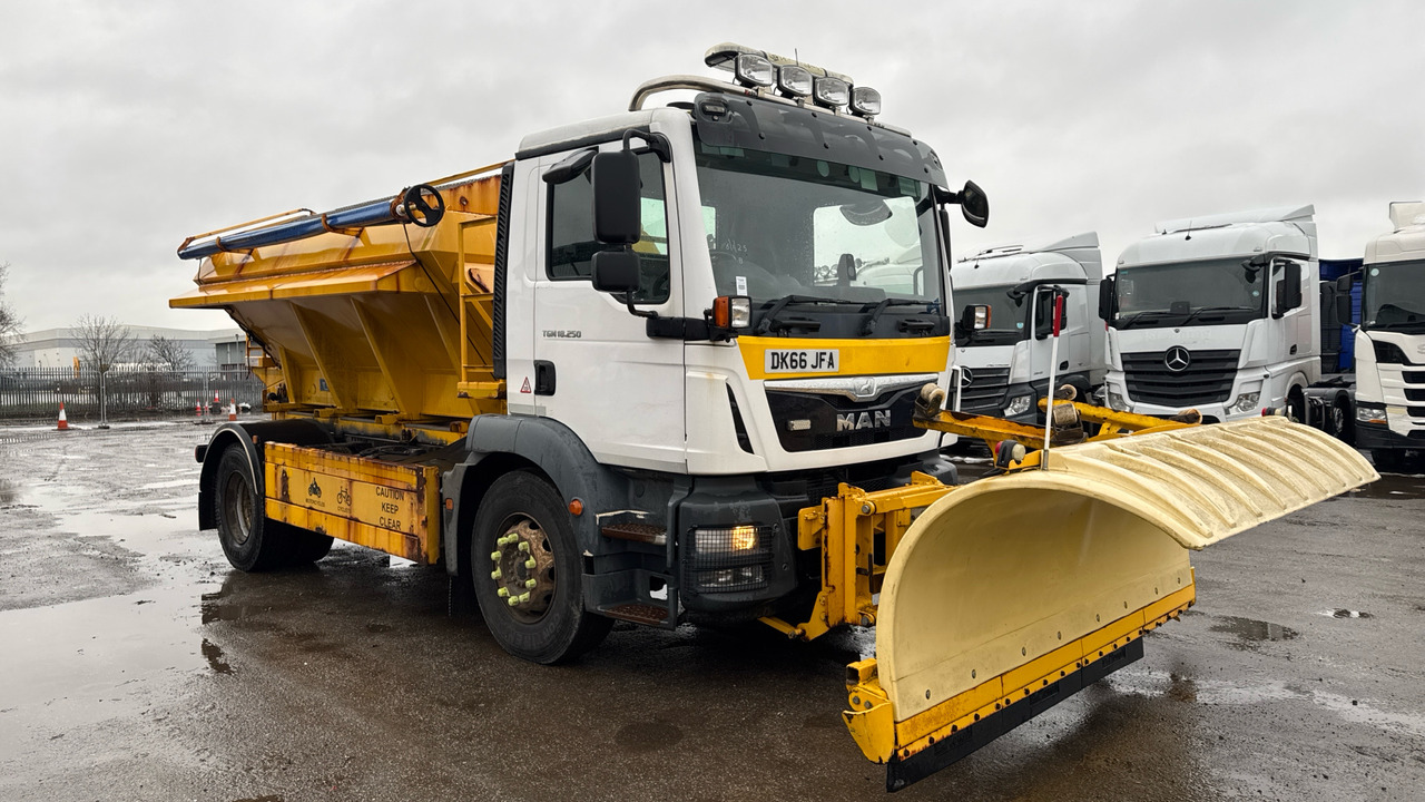 MAN TG-M 18.250 - Engin de déneigement: photos 1 MAN TG-M 18.250 - Engin de déneigement: photos 1