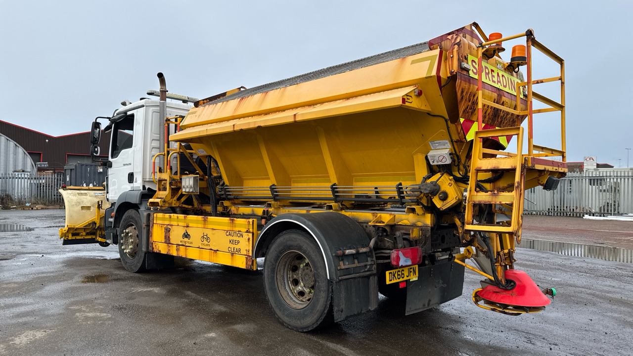 MAN TGM 18.250 - Engin de déneigement: photos 3 MAN TGM 18.250 - Engin de déneigement: photos 3