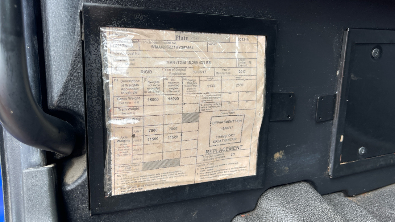 Camion plateau, Camion grue Man TGM 18.250: photos 11