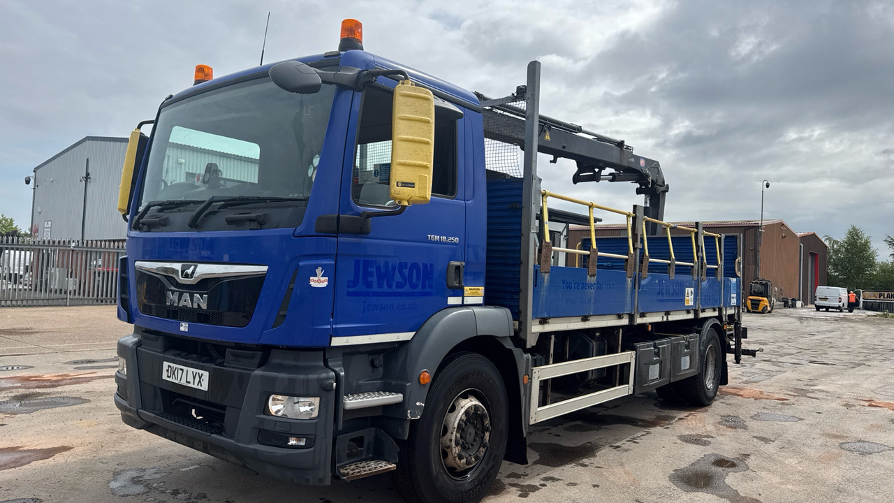 Man TGM 18.250 - Camion plateau, Camion grue: photos 2 Man TGM 18.250 - Camion plateau, Camion grue: photos 2