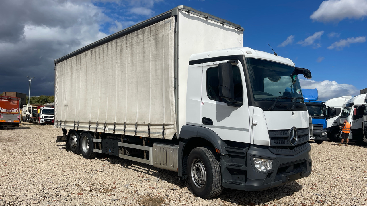 Mercedes-Benz Antos 2530 - Camion à rideaux coulissants: photos 1 Mercedes-Benz Antos 2530 - Camion à rideaux coulissants: photos 1