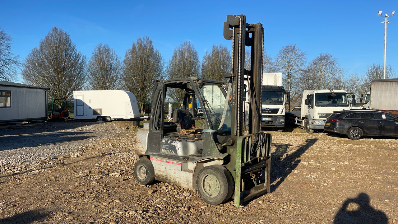 NISSAN YG1D2A300 - Chariot élévateur diesel: photos 2 NISSAN YG1D2A300 - Chariot élévateur diesel: photos 2