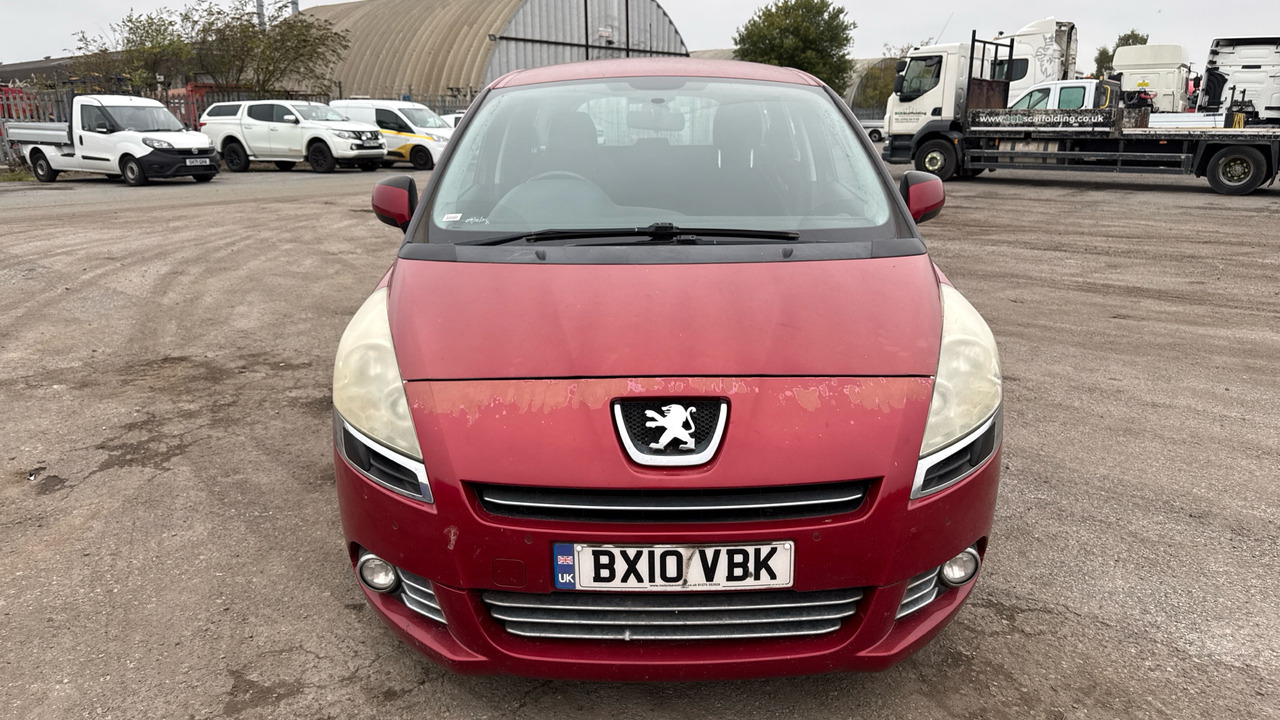 Voiture PEUGEOT 5008 2.0 HDI 150PS: photos 12 Voiture PEUGEOT 5008 2.0 HDI 150PS: photos 12