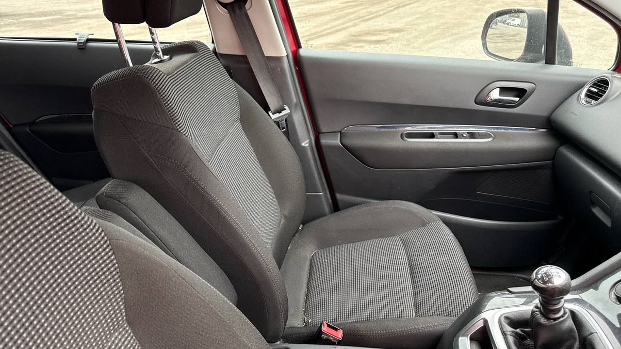 Voiture PEUGEOT 5008 2.0 HDI 150PS: photos 8 Voiture PEUGEOT 5008 2.0 HDI 150PS: photos 8