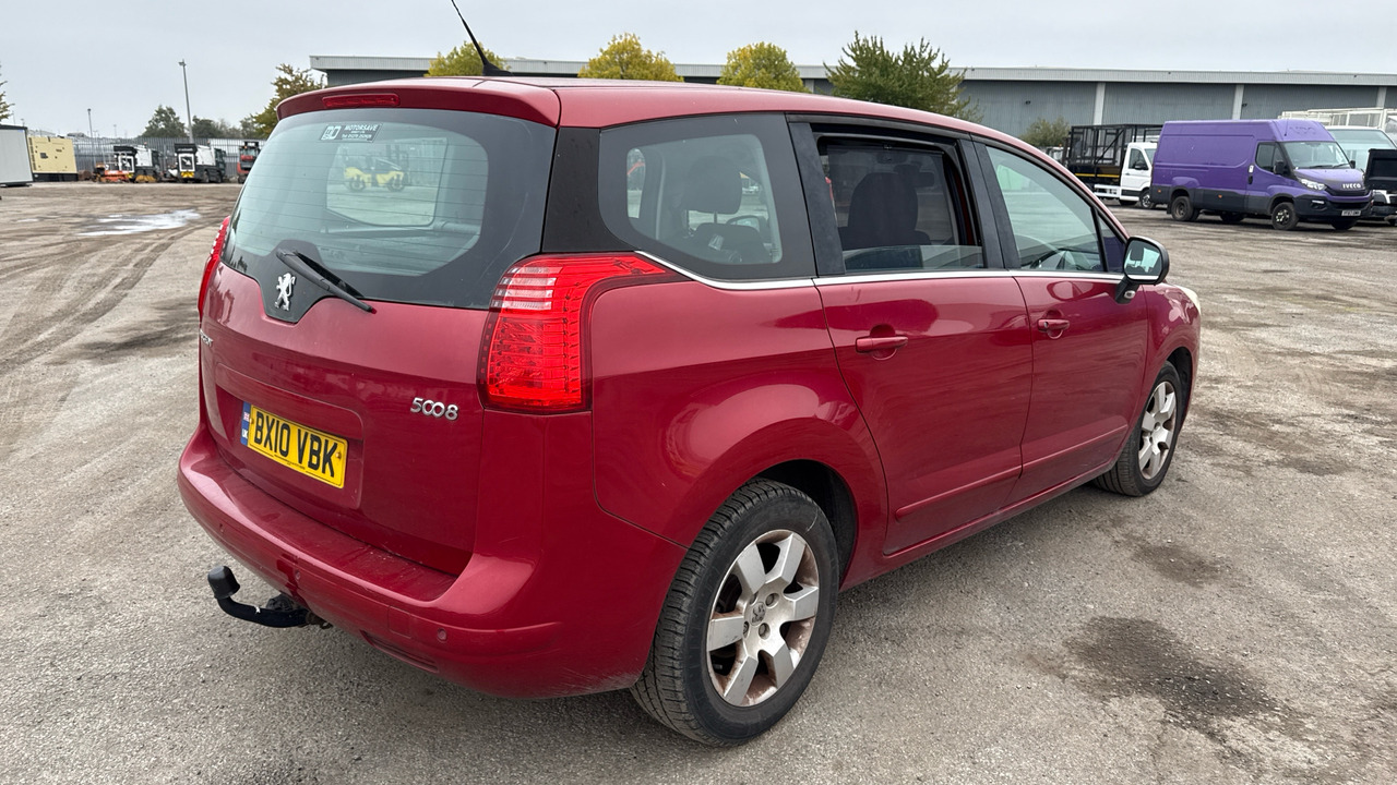 PEUGEOT 5008 2.0 HDI 150PS - Voiture: photos 4 PEUGEOT 5008 2.0 HDI 150PS - Voiture: photos 4