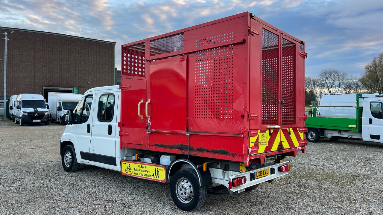 PEUGEOT BOXER 335 2.0 BLUE HDI 130PS - Utilitaire benne: photos 3 PEUGEOT BOXER 335 2.0 BLUE HDI 130PS - Utilitaire benne: photos 3