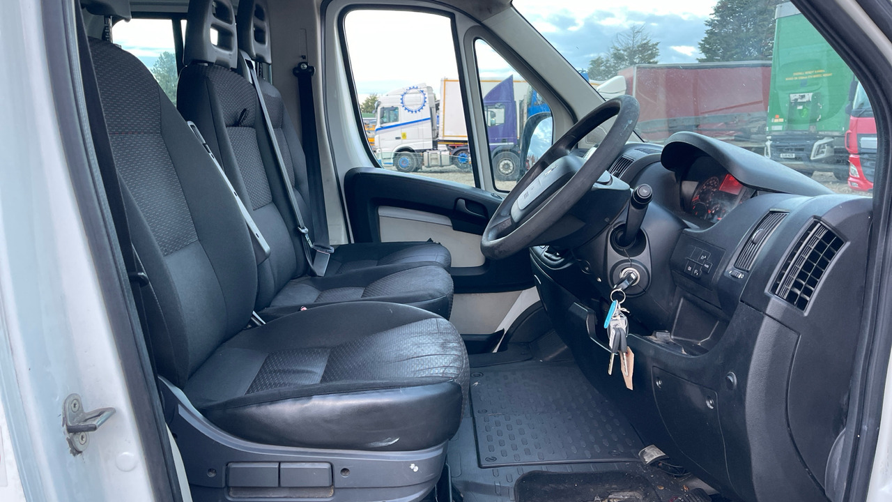 PEUGEOT BOXER 335 2.0 BLUE HDI 130PS - Utilitaire benne: photos 5 PEUGEOT BOXER 335 2.0 BLUE HDI 130PS - Utilitaire benne: photos 5
