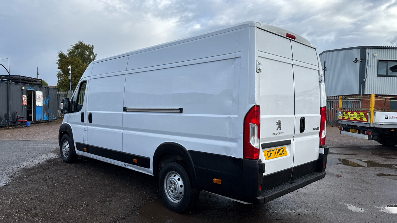 PEUGEOT BOXER 435 2.2 BlueHDi H2 140ps PROFESSIONAL - Fourgon utilitaire: photos 3 PEUGEOT BOXER 435 2.2 BlueHDi H2 140ps PROFESSIONAL - Fourgon utilitaire: photos 3