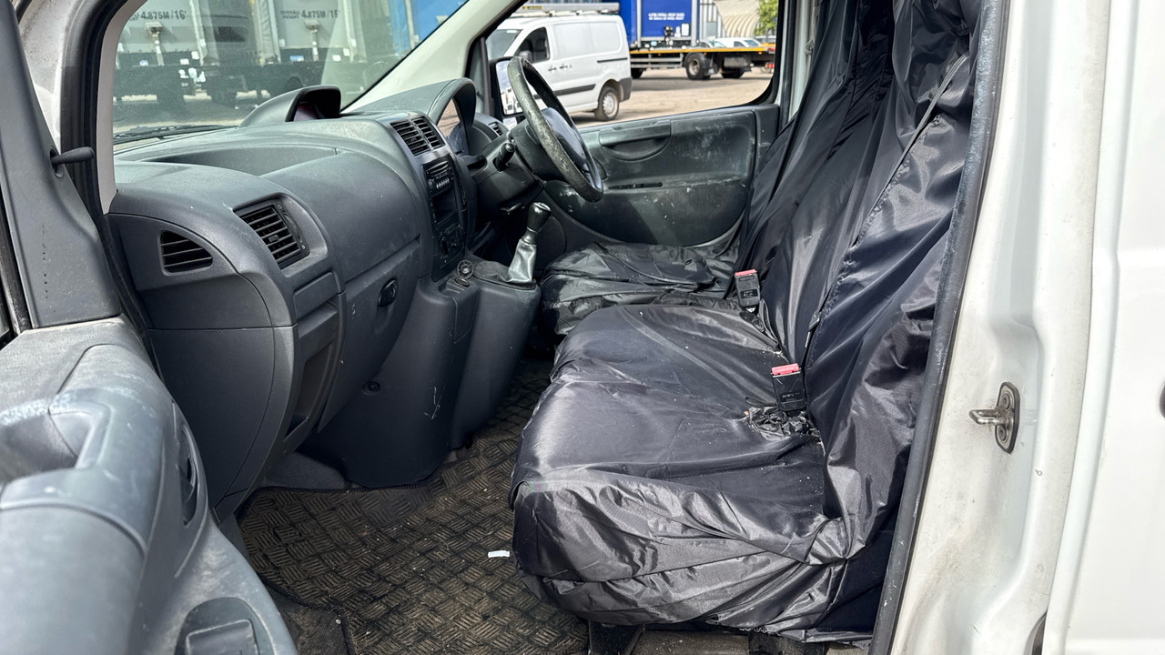 Fourgonnette PEUGEOT EXPERT 1000 1.6 HDI 90PS: photos 15