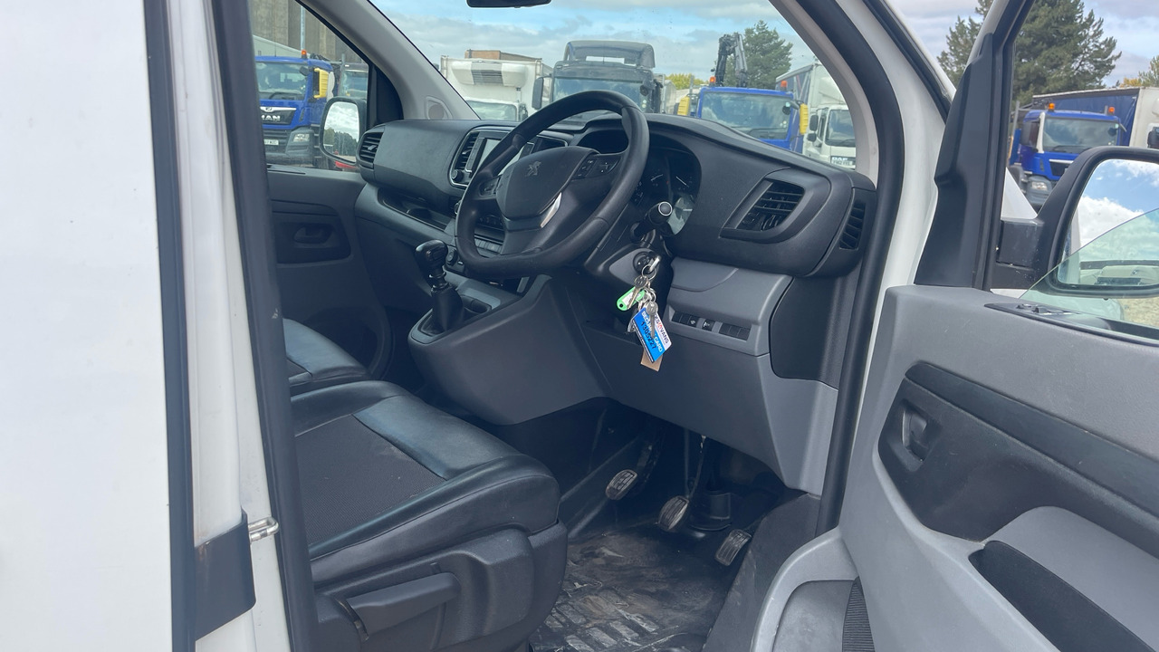 PEUGEOT EXPERT PROFESSIONAL 1.5 BLUE HDI - Fourgon utilitaire: photos 5 PEUGEOT EXPERT PROFESSIONAL 1.5 BLUE HDI - Fourgon utilitaire: photos 5