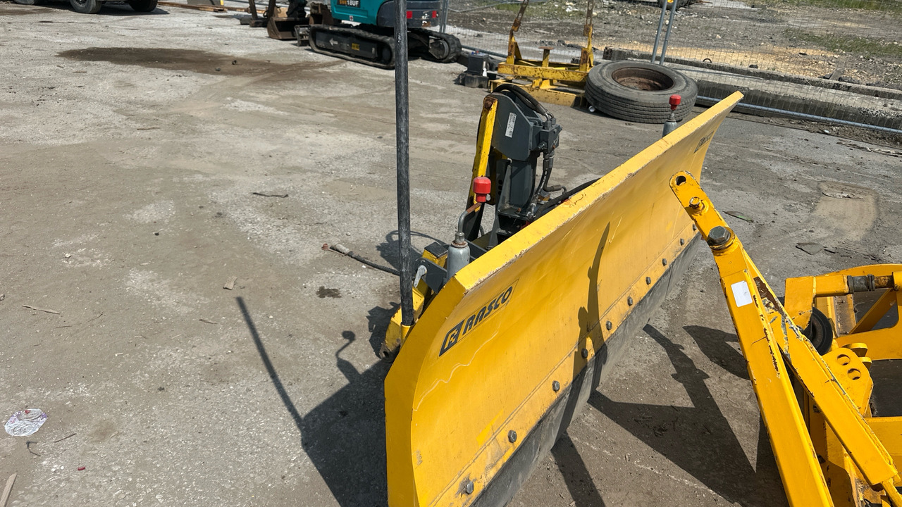 RASIO SNOW PLOUGH SNJEZNI 2.2 PLUS - Matériel de chantier: photos 1 RASIO SNOW PLOUGH SNJEZNI 2.2 PLUS - Matériel de chantier: photos 1
