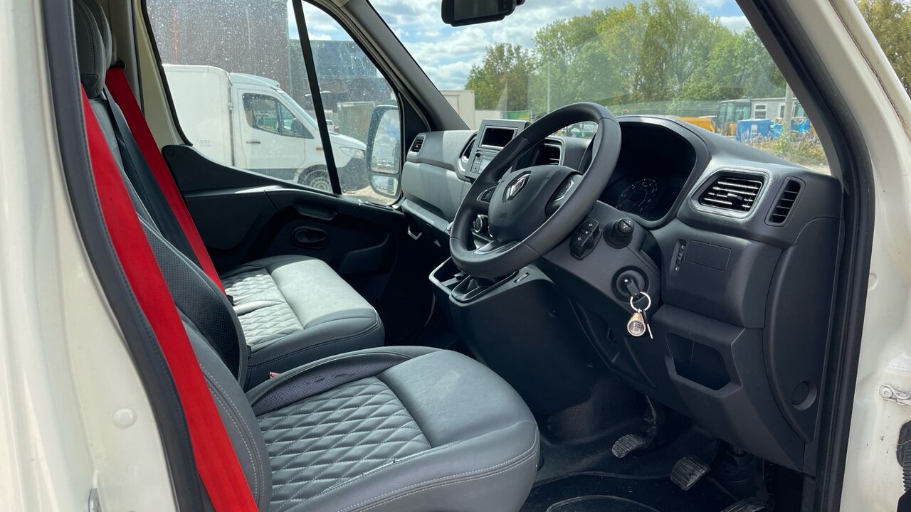 Renault Master Bloomfields Raceline 2.3DCI 145PS - Camion chevaux: photos 5 Renault Master Bloomfields Raceline 2.3DCI 145PS - Camion chevaux: photos 5