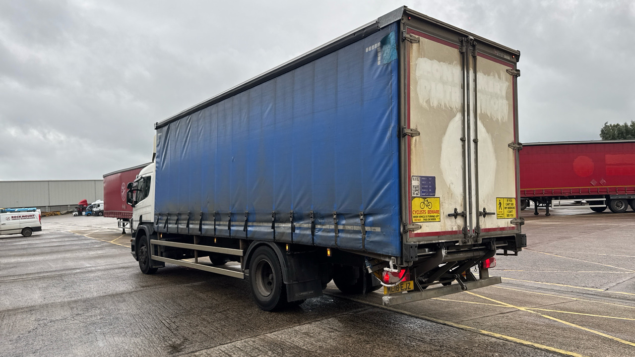 SCANIA P 250 - Camion à rideaux coulissants: photos 3 SCANIA P 250 - Camion à rideaux coulissants: photos 3