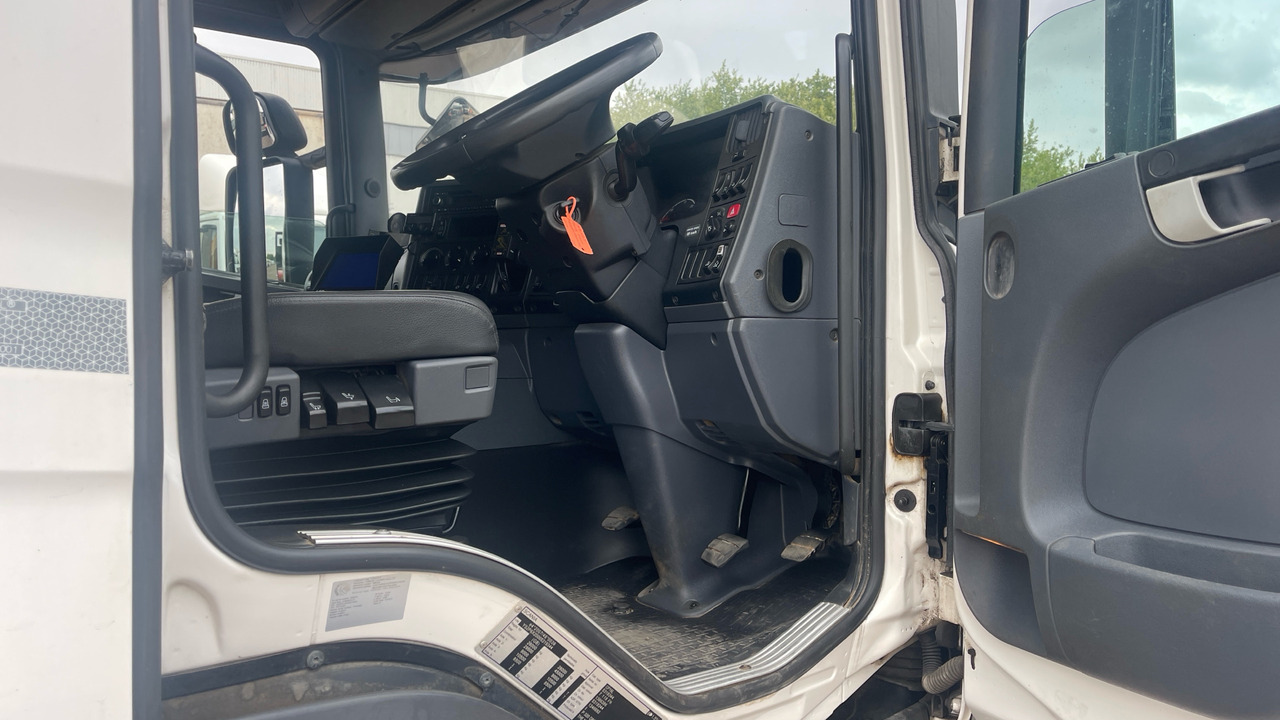 SCANIA P 320 - Camion plateau, Camion grue: photos 5 SCANIA P 320 - Camion plateau, Camion grue: photos 5