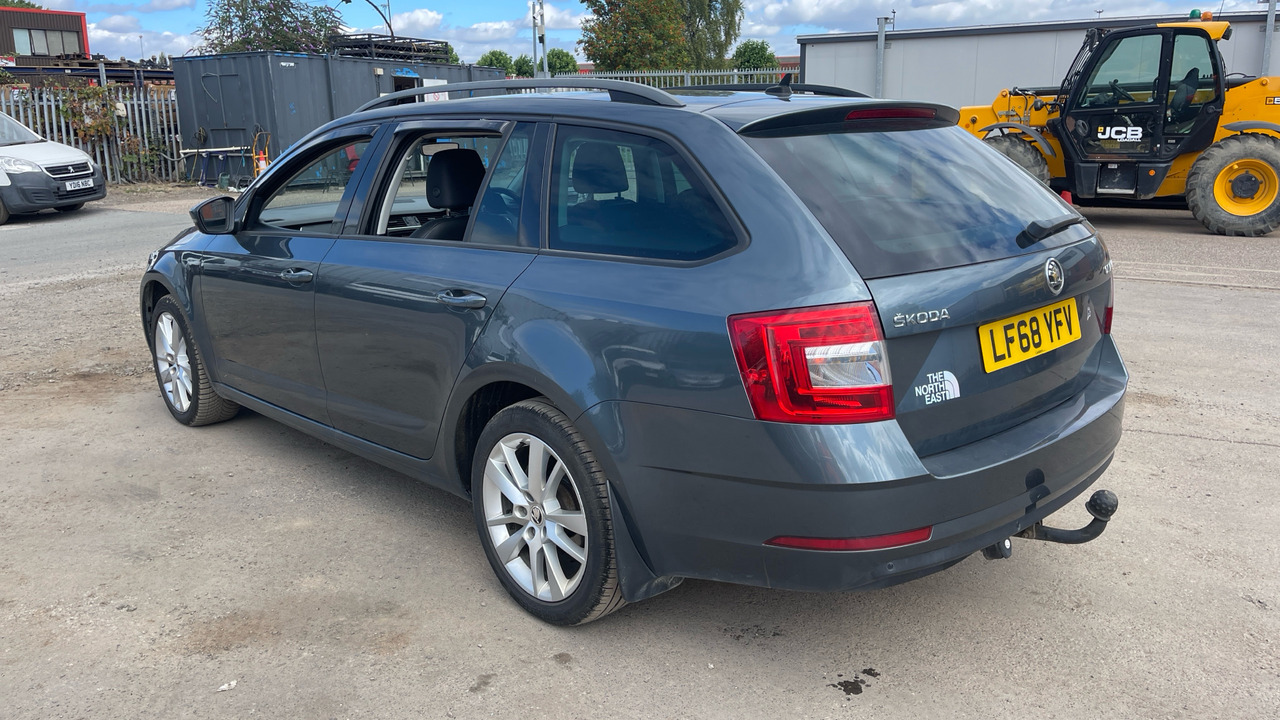 SKODA OCTAVIA 2.0 TDI SE - Voiture break: photos 3 SKODA OCTAVIA 2.0 TDI SE - Voiture break: photos 3