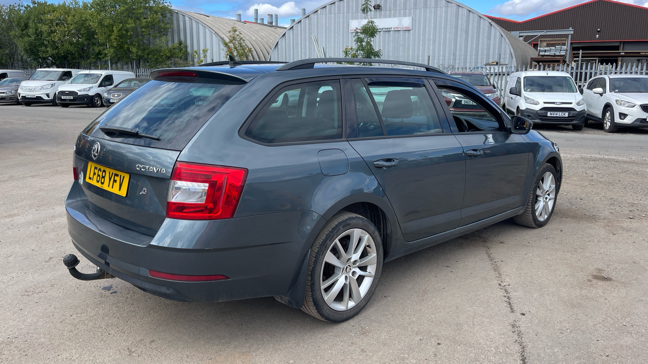 SKODA OCTAVIA 2.0 TDI SE - Voiture break: photos 4 SKODA OCTAVIA 2.0 TDI SE - Voiture break: photos 4