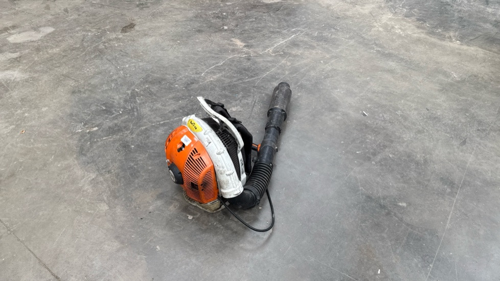 STIHL BR500 LEAF BLOWER BACKPACK - Matériel de chantier: photos 2 STIHL BR500 LEAF BLOWER BACKPACK - Matériel de chantier: photos 2