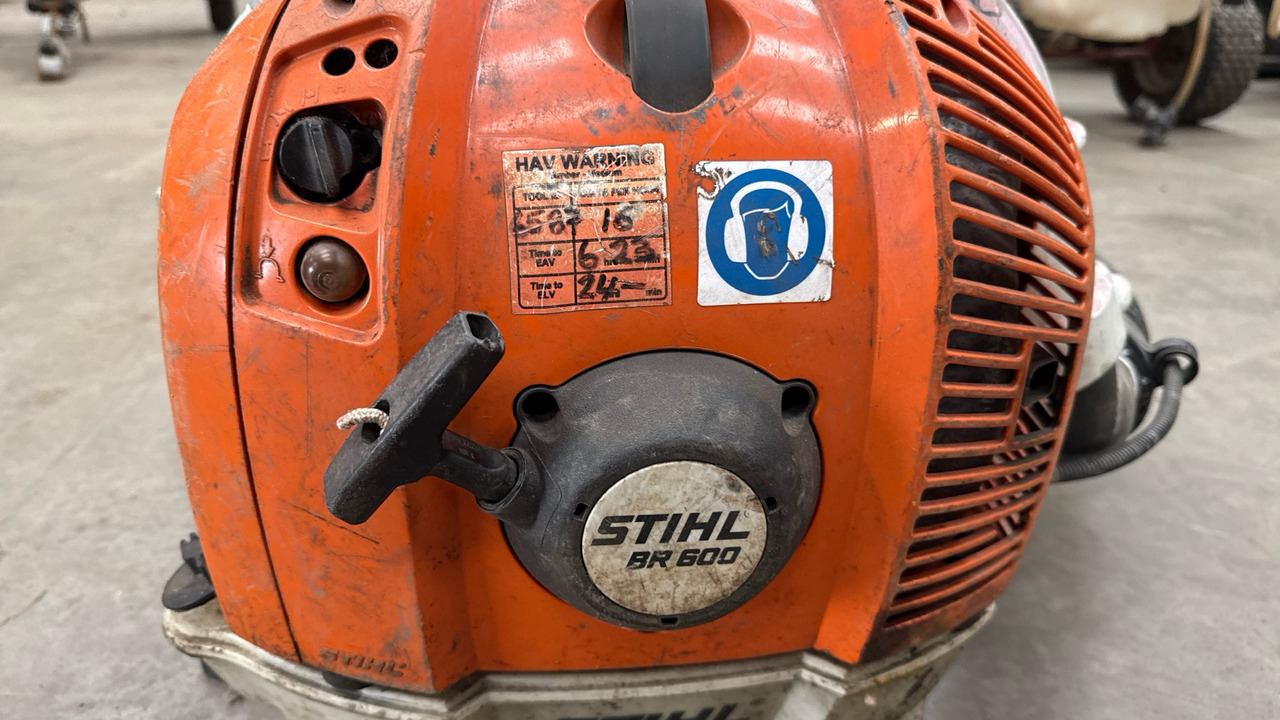 STIHL BR600 BACK PACK LEAF BLOWER - Matériel de chantier: photos 5 STIHL BR600 BACK PACK LEAF BLOWER - Matériel de chantier: photos 5