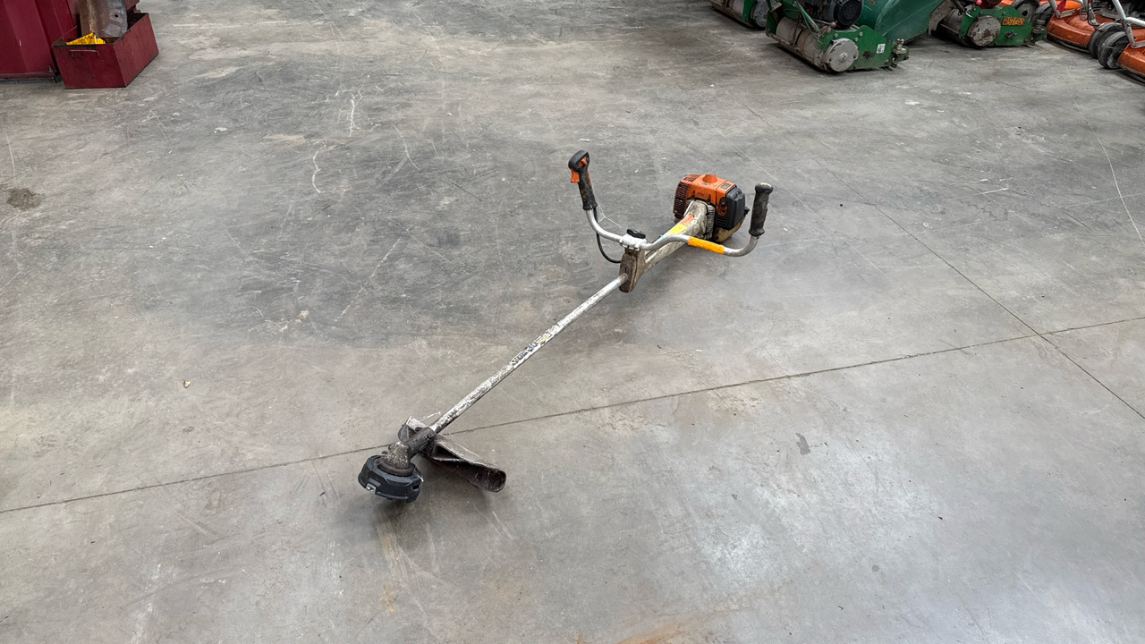 STIHL FS45C STRIMMER - Matériel de chantier: photos 2 STIHL FS45C STRIMMER - Matériel de chantier: photos 2