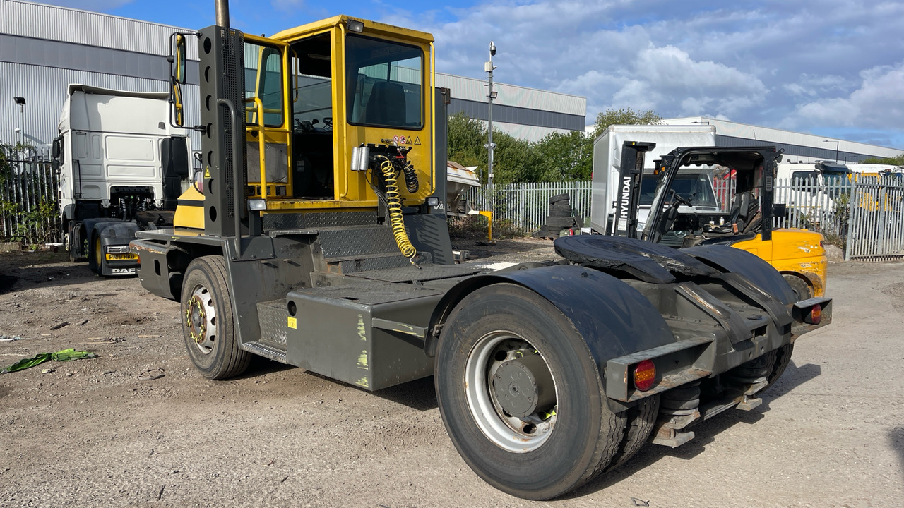 TERBERG YT180 - Tracteur portuaire: photos 4 TERBERG YT180 - Tracteur portuaire: photos 4