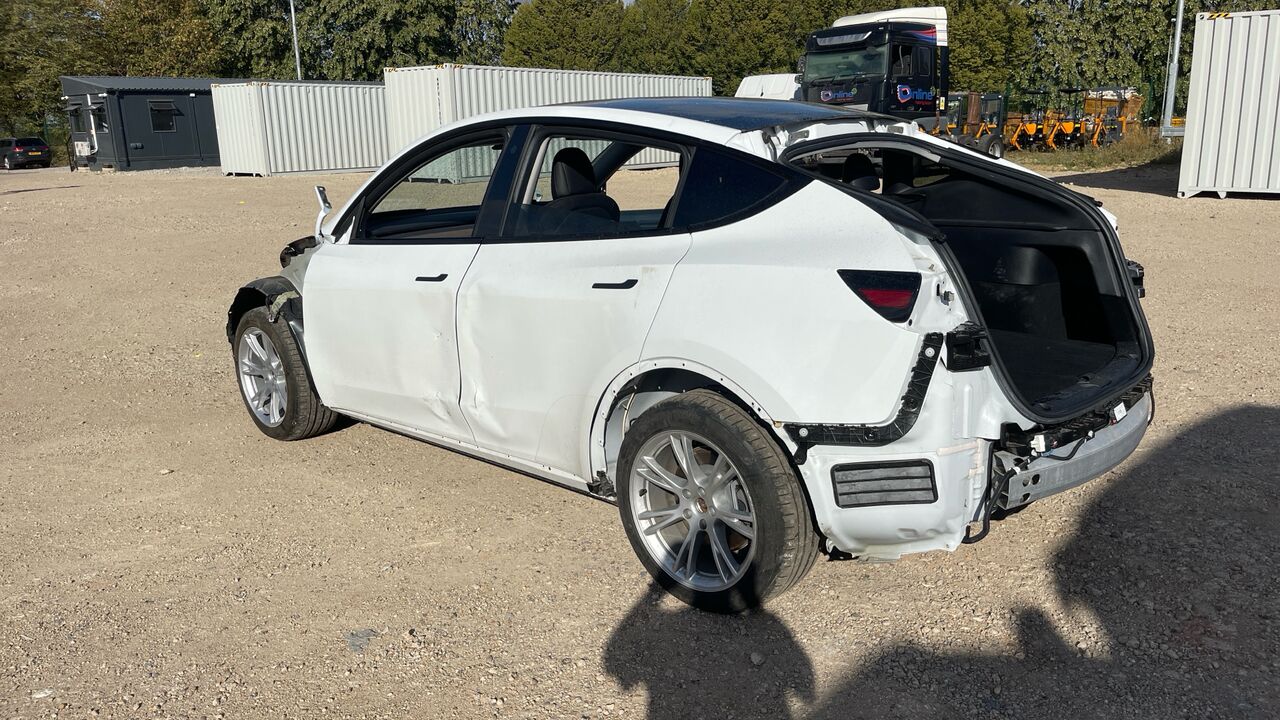 Tesla Model Y LONG RANGE AWD - Voiture à hayon: photos 3 Tesla Model Y LONG RANGE AWD - Voiture à hayon: photos 3