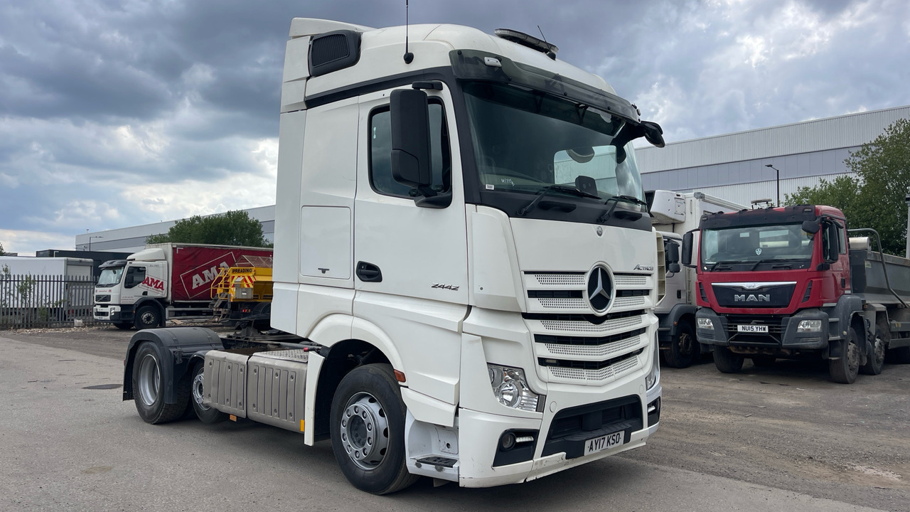 MERCEDES-BENZ ACTORS 2442 - Tracteur routier: photos 1 MERCEDES-BENZ ACTORS 2442 - Tracteur routier: photos 1