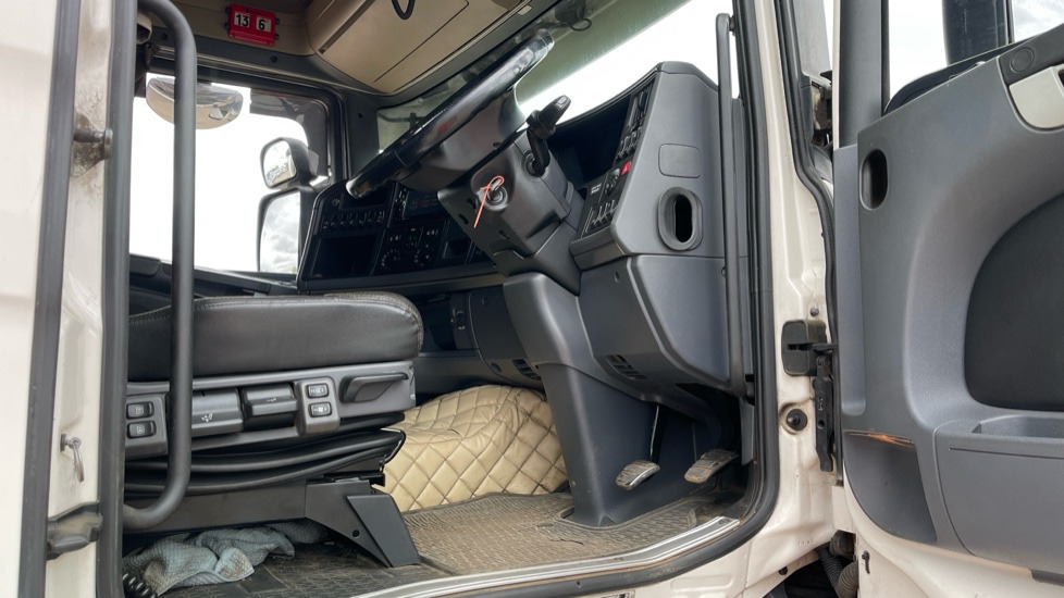 SCANIA R 580 V8 - Tracteur routier: photos 4 SCANIA R 580 V8 - Tracteur routier: photos 4