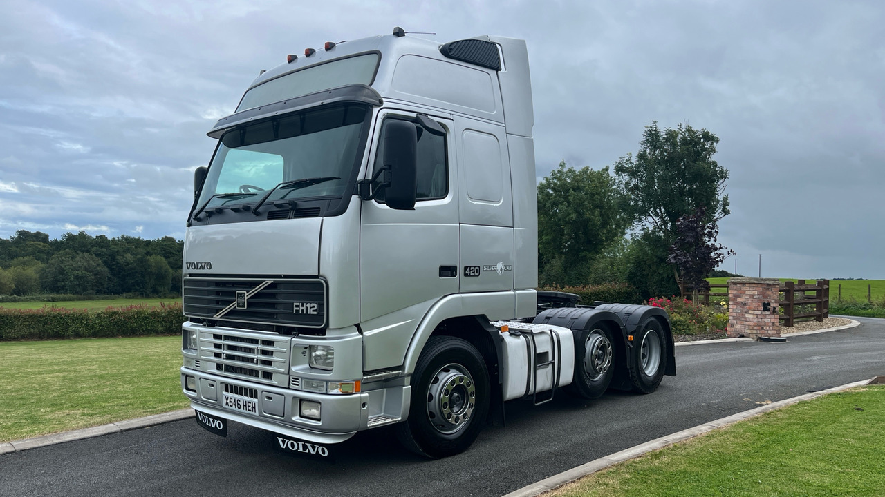 VOLVO FH12.420 SILVER EDITION - XL GLOBETROTTER - Tracteur routier: photos 2 VOLVO FH12.420 SILVER EDITION - XL GLOBETROTTER - Tracteur routier: photos 2