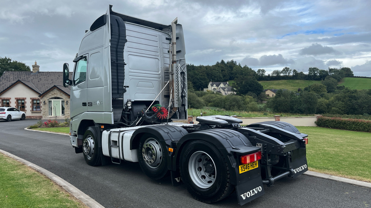 VOLVO FH12.420 SILVER EDITION - XL GLOBETROTTER - Tracteur routier: photos 3 VOLVO FH12.420 SILVER EDITION - XL GLOBETROTTER - Tracteur routier: photos 3