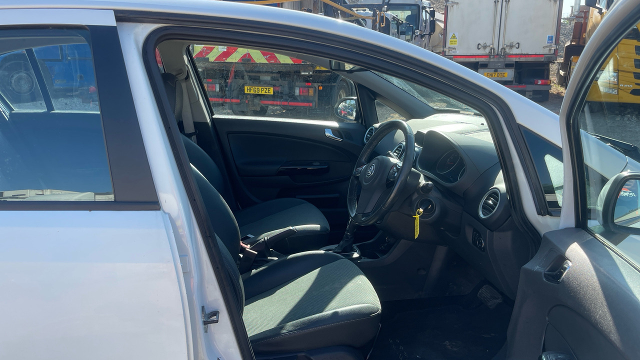 VAUXHALL CORSA 1.4I - Voiture à hayon: photos 5 VAUXHALL CORSA 1.4I - Voiture à hayon: photos 5
